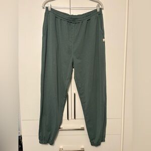 Vuori Boyfriend Jogger in Seapine Heather XL